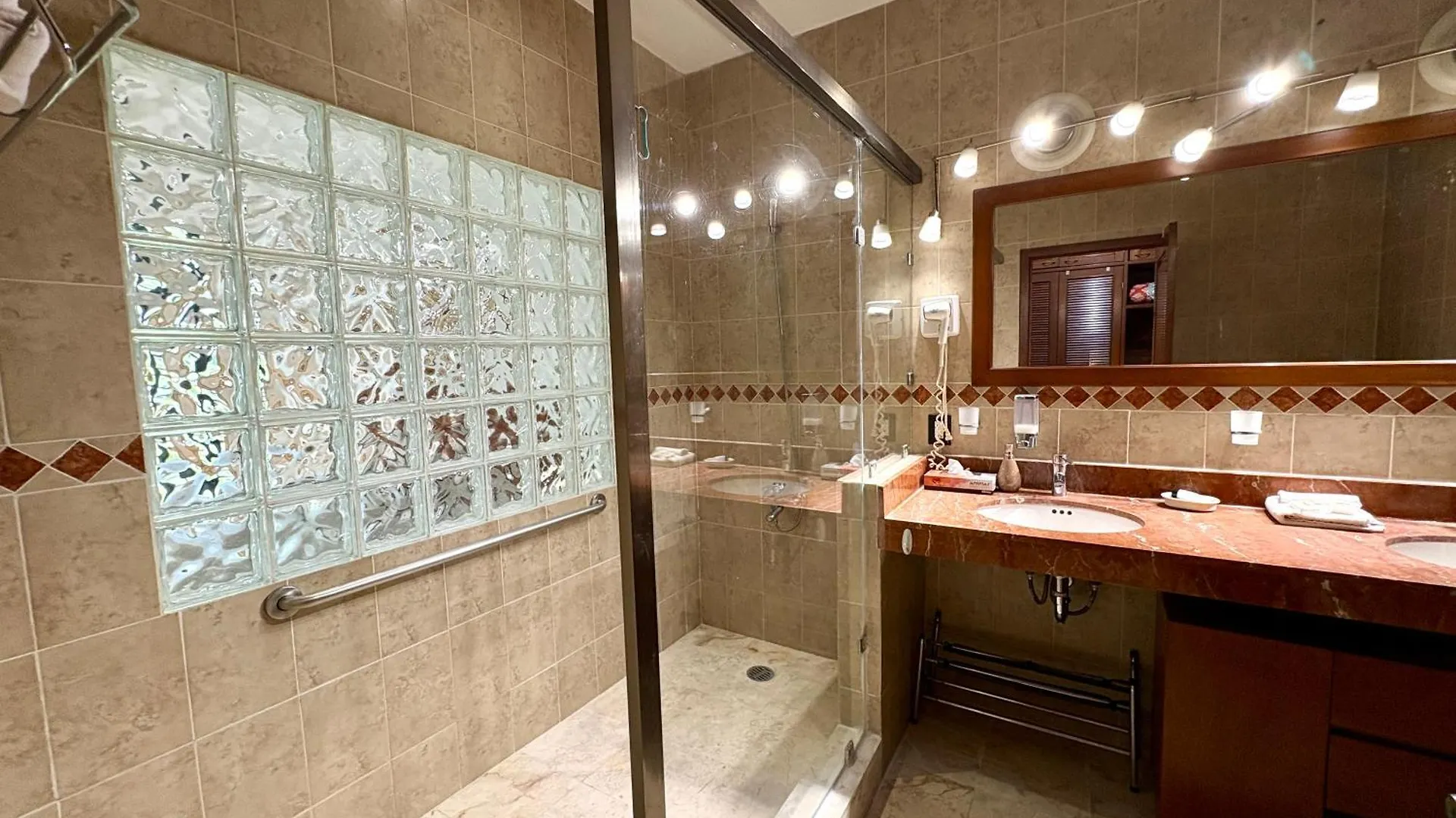 Luxury Oasis In Playacar - Tropical Pool Appartement Playa del Carmen
